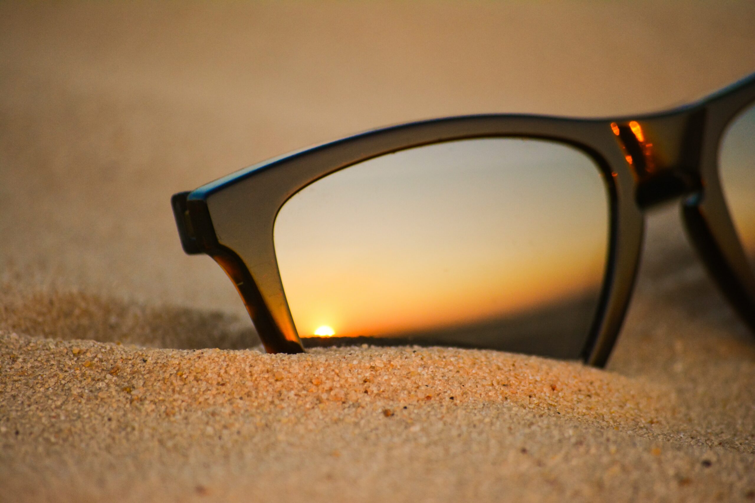 The Ultimate Guide to Choosing Eyeglass Lenses | Types, Pros & Cons 2026